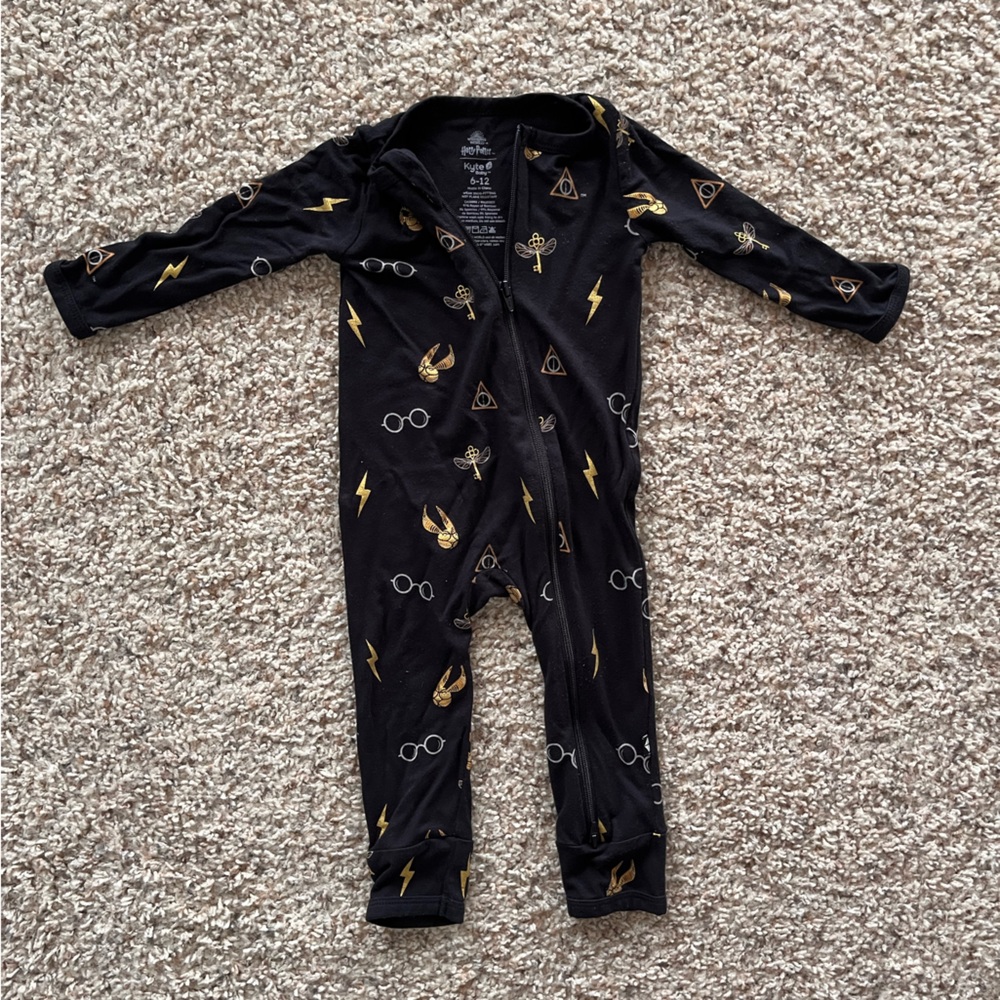 Kyte baby 6-12M zippered romper in midnight icon Harry Potter print